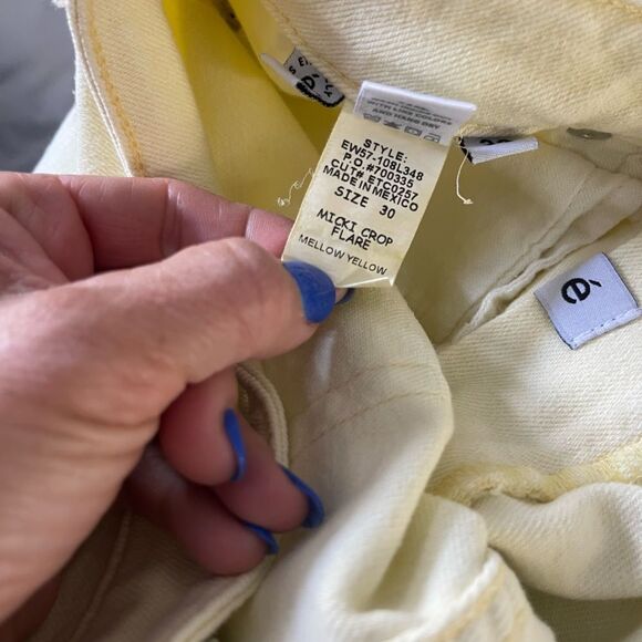 ÉTICA MICKI CROP FLARE JEAN - MELLOW YELLOW NWOT Size 30 - Picture 4 of 6